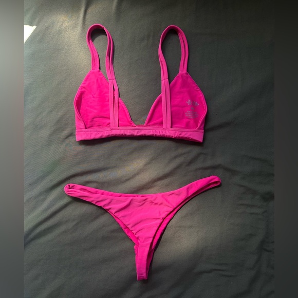 BENOA set in pitaya 🩷 - Picture 2 of 6